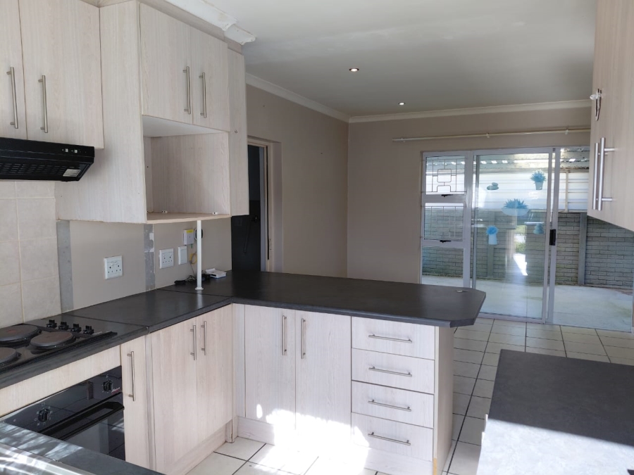 2 Bedroom Property for Sale in Parsonsvlei Eastern Cape